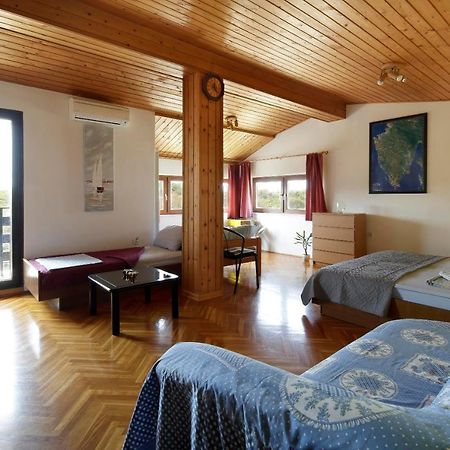 Apartments Natali ロヴィニ エクステリア 写真
