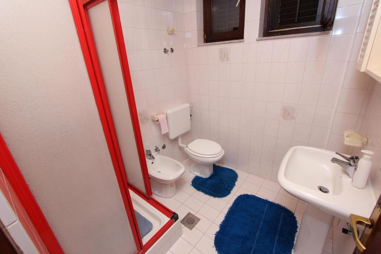 Apartments Natali ロヴィニ エクステリア 写真